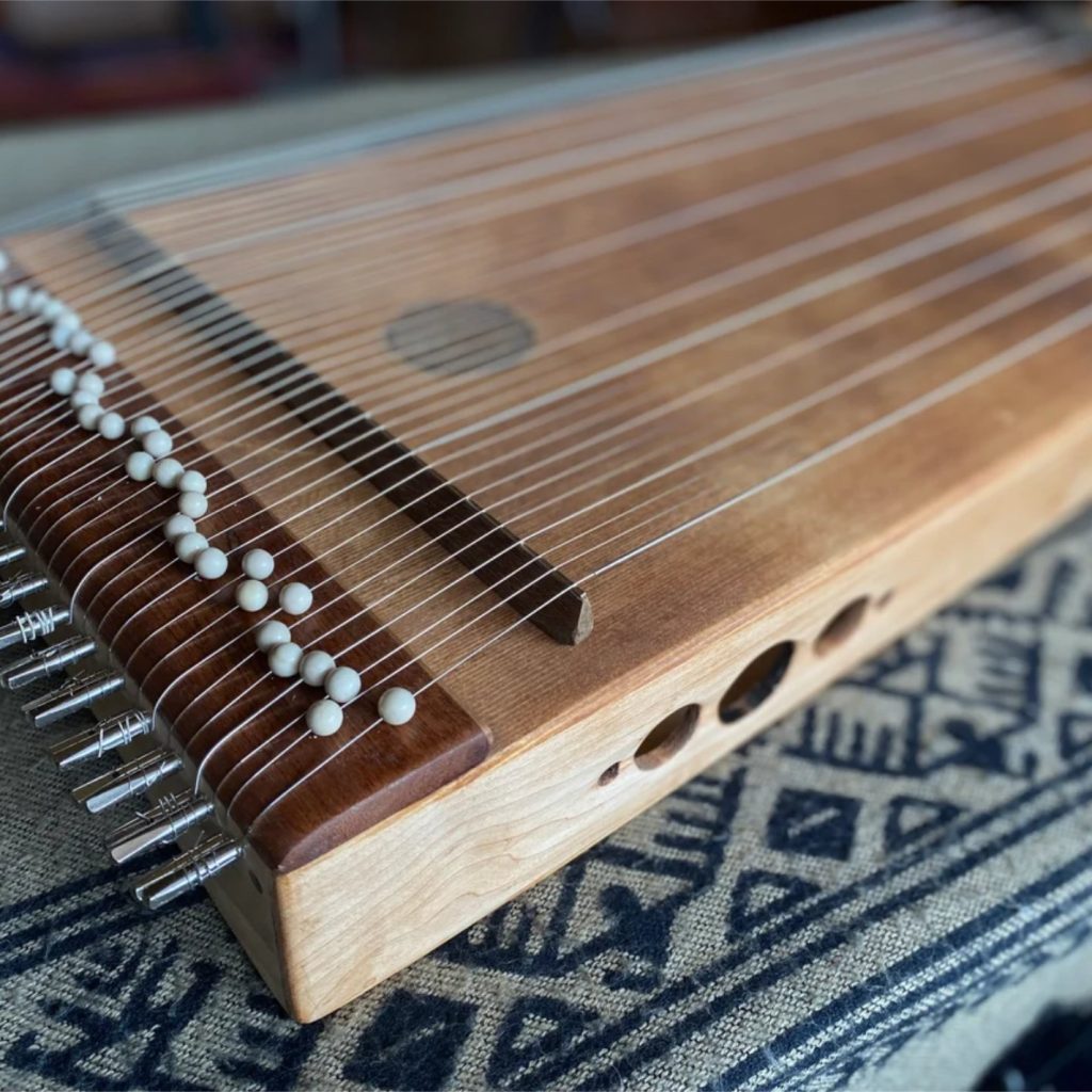 10-Orificio lateral Monocorde Lumnezia-02