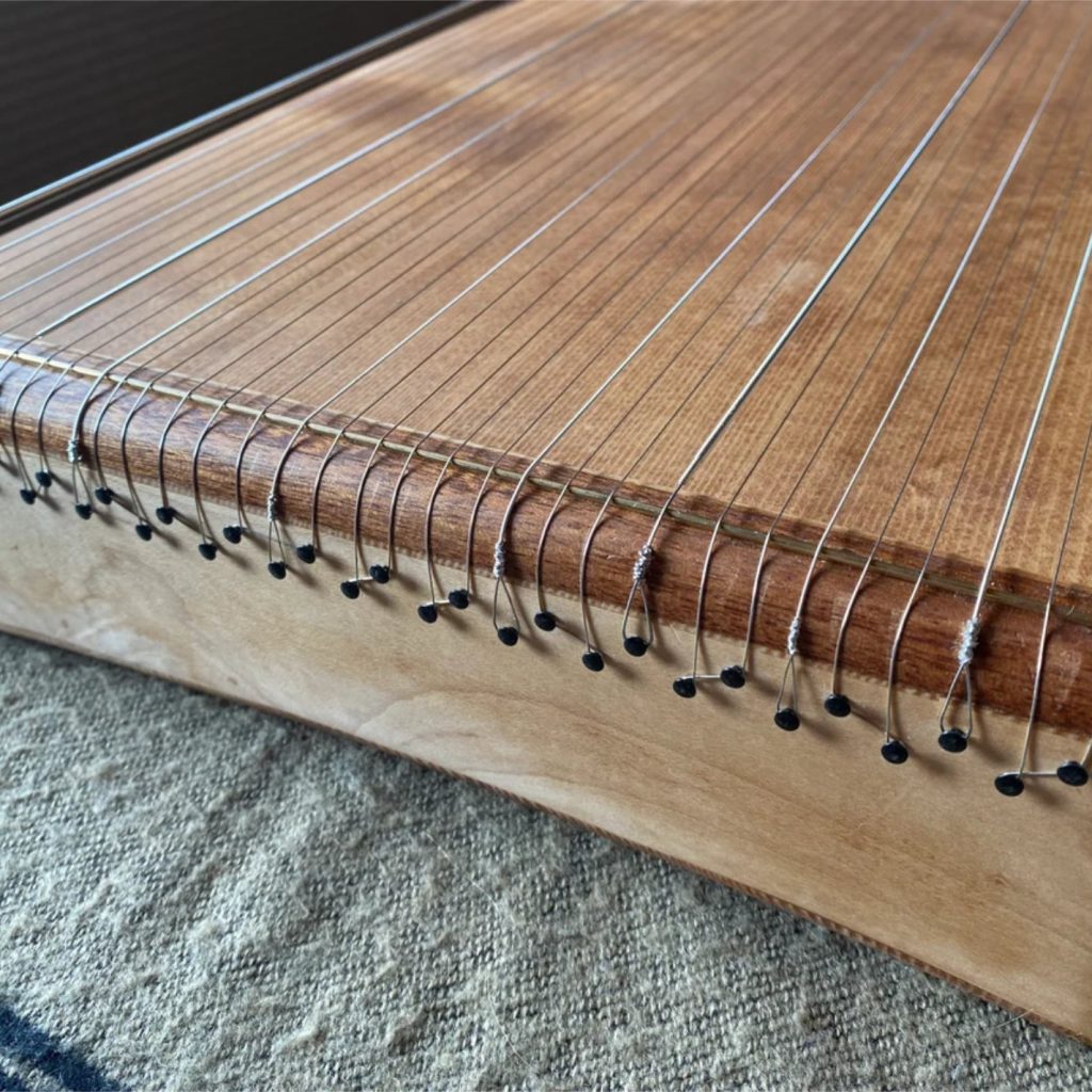 10-Orificio lateral Monocorde Lumnezia-05