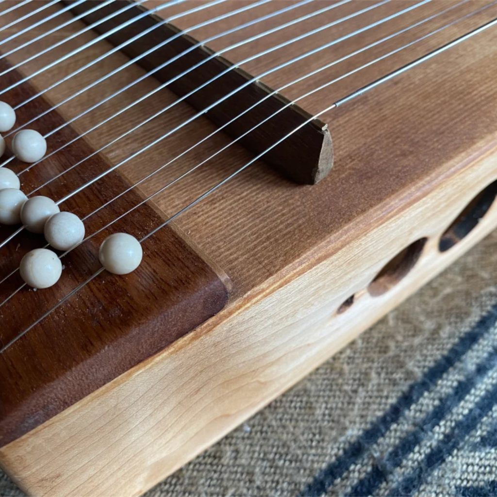 10-Orificio lateral Monocorde Lumnezia-06