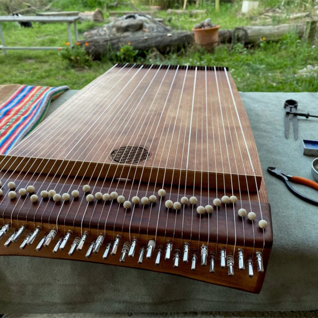 11-Monócordio Val Bavona. Cuerpo de lujo y monocordio de calidad de concierto-07